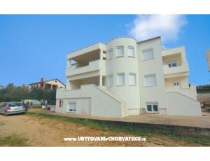 Apartamenty Sandra (100 m more)