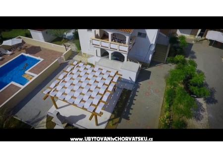 POOL HOUSE STIPE foto 2