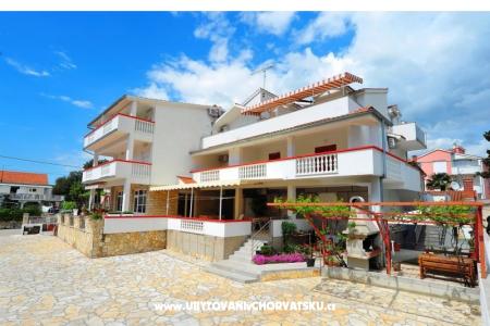 Apartamenty Bernardica Pakostane Chorwacja