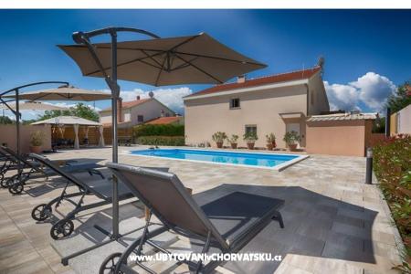  Dom z basenem - Villa Marijana  foto 3