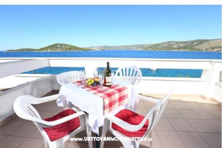 Vinka apartments DIREKT NA PLAŽI Rogoznica Chorwacja