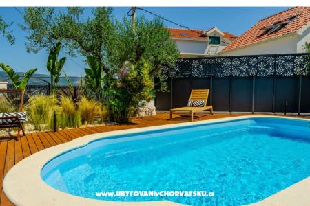 The Three Flowers Pool Dom foto 4