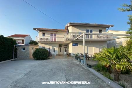 Apartamenty Arny Vodice Chorwacja
