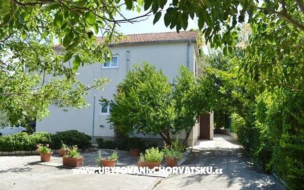 Apartamenty Cvita - nocleg Betina Chorwacja