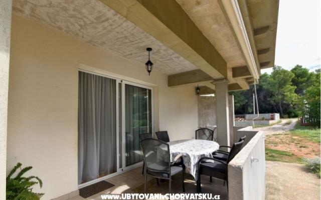 Dom wakacyjny Paula - nocleg Bibinje Chorwacja