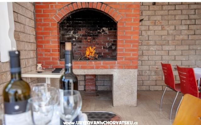 Apartamenty Antonio - nocleg Dugi Rat Chorwacja