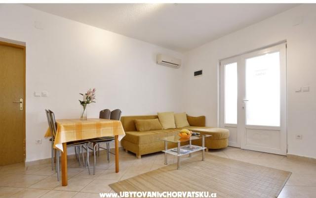 Apartamenty Leona - nocleg Karlobag Chorwacja