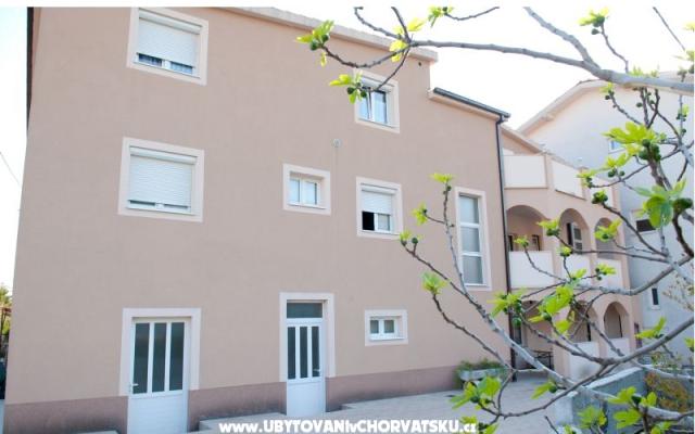 Apartamenty Brnas - nocleg Kastela Chorwacja