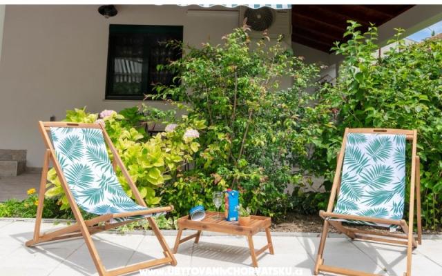 Flower Apartament - nocleg Kastela Chorwacja