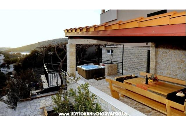 Dom wakacyjny - Mirna vala - nocleg Marina - Trogir Chorwacja