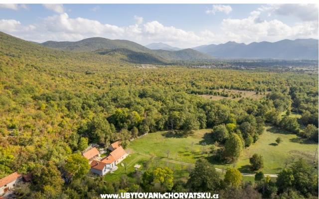 Secret forest house - nocleg Maslenica Chorwacja