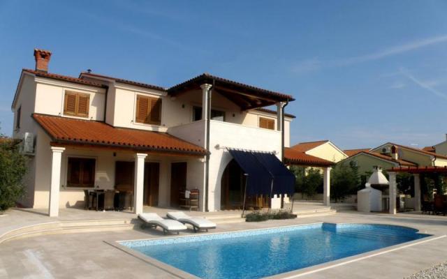 Apartamenty z basenem Volme - nocleg Medulin Chorwacja