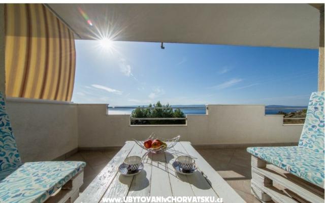 Apartamenty  LUNI - nocleg Omis Chorwacja