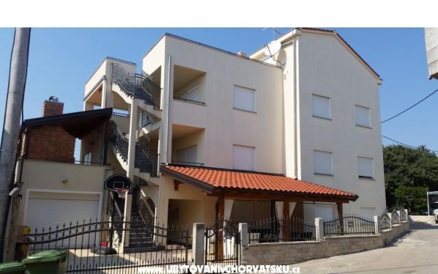 Apartamenty Barbara - nocleg Pakostane Chorwacja