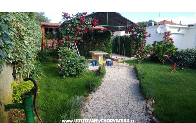 Apartamenty Pipi - nocleg Pakostane Chorwacja