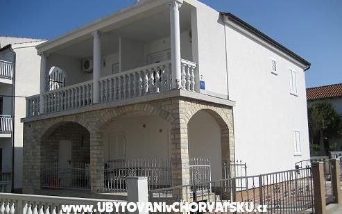 Apartamenty Pave - nocleg Pirovac Chorwacja