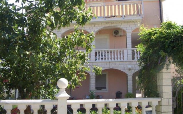 Apartamenty Knezevic - nocleg Rogoznica Chorwacja