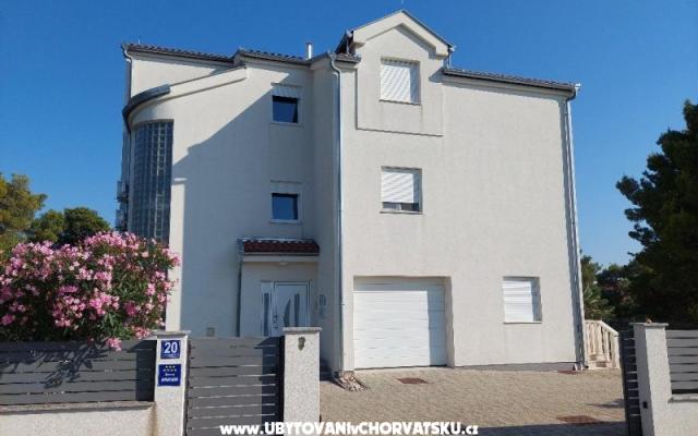 Apartamenty Pinea Sol - nocleg Sibenik Chorwacja