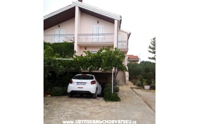 Apartamenty Ema - nocleg Vodice Chorwacja