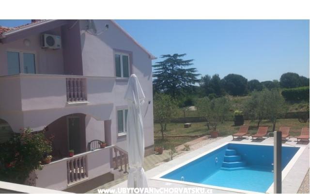 Apartamenty with swimming pool-Crno - nocleg Zadar Chorwacja