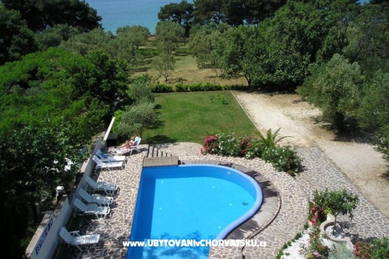 Vila Smirna 4*  z basenem  – foto 13