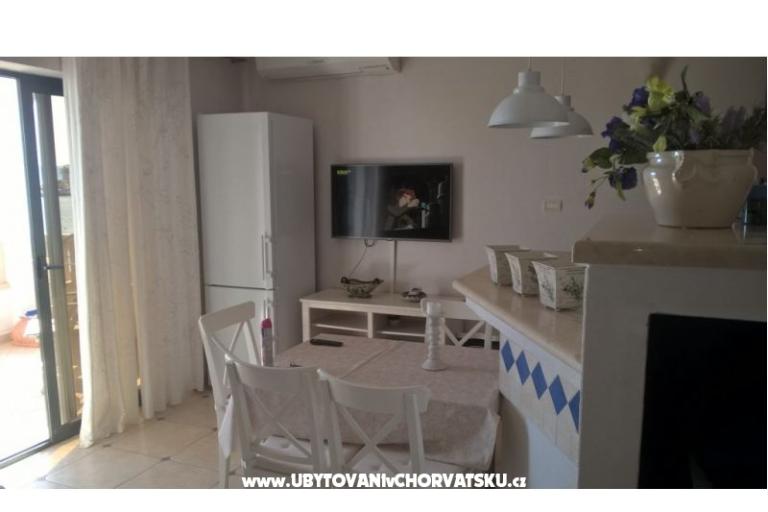 Apartamenty BY THE BEACH-Meri – foto 11
