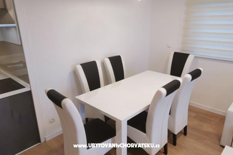 Beachfront Dom Robert z basenem – foto 13