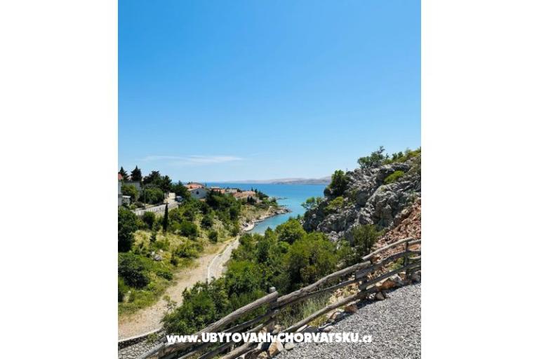 Beachfront Dom Robert z basenem – foto 17