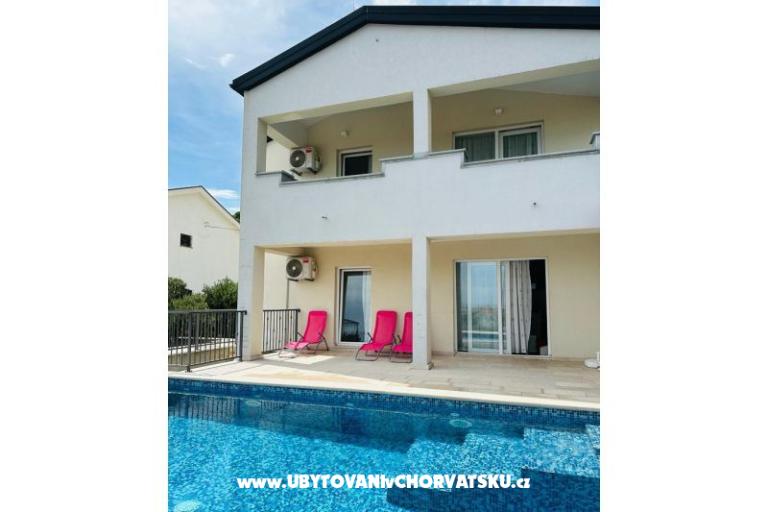 Beachfront Dom Robert z basenem – foto 3