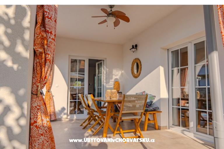 The Three Flowers Pool Dom – foto 10