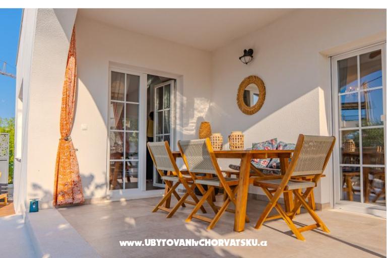 The Three Flowers Pool Dom – foto 11