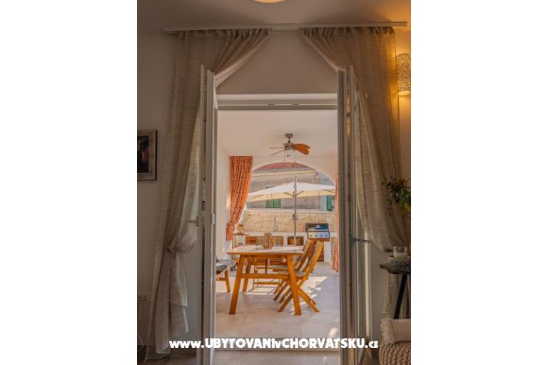 The Three Flowers Pool Dom – foto 12