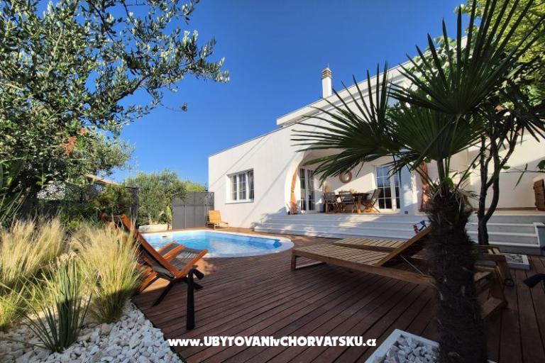 The Three Flowers Pool Dom – foto 2