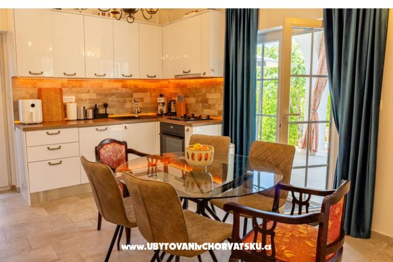 The Three Flowers Pool Dom – foto 30