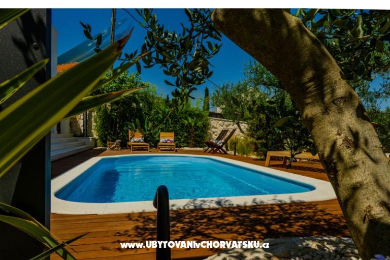 The Three Flowers Pool Dom – foto 5