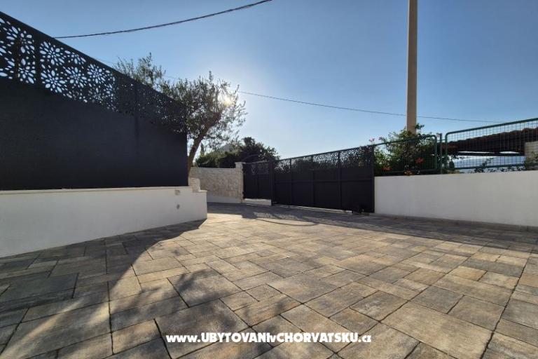 The Three Flowers Pool Dom – foto 7