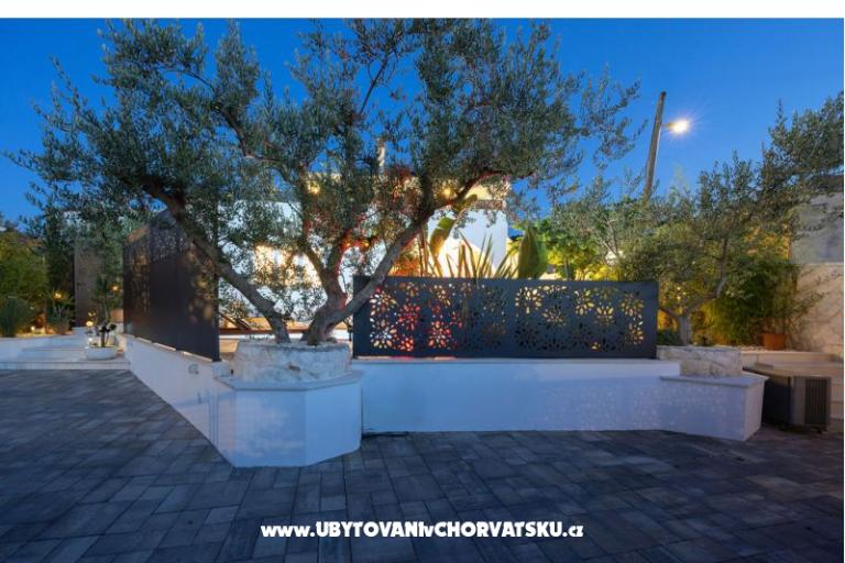 The Three Flowers Pool Dom – foto 72
