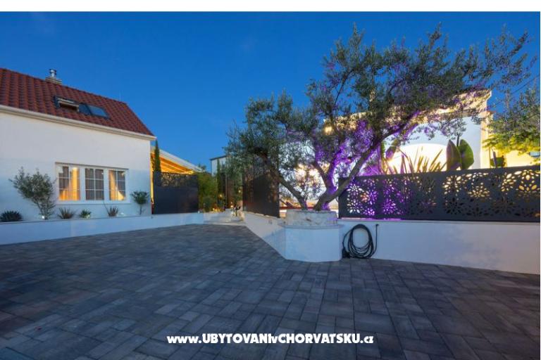 The Three Flowers Pool Dom – foto 74