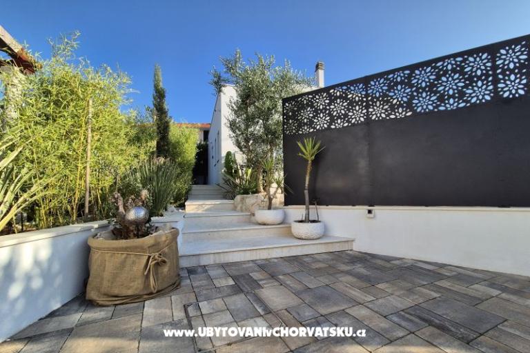 The Three Flowers Pool Dom – foto 8